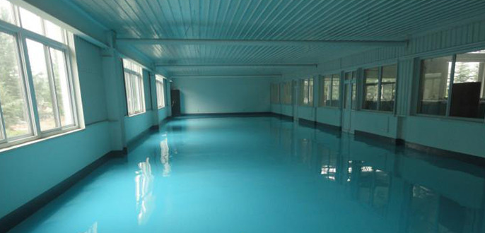 塘廈地坪漆廠家在2019年的大環境之下，受到猛烈的沖擊，2020年馬上到來，那么2020年的大環境會好嗎？塘廈地坪漆廠家要如何在這種環境下成長？塘廈地坪漆廠家要在沖擊之后成長，有很多辦法，比如與政府建立合作關系，成為他們的合作商，還有就是建立你的上游，也就是能連續合作的工程商。其實這兩條路都有一個特點，那就是專心搞研發和施工技術。但是這兩條路都有風險，比如不給錢，賴賬到你倒閉。比如工程商喜新厭舊，不跟你好好來往，三兩天就想換人玩玩看。第三種塘廈地坪漆廠家成長方式，就是依托一個重要的客戶，跟客戶一起成長。比如盈凱地坪，依托天津富士康、中國建筑等等集團。相信很多人迷信【推廣】二字，若是指的面對整個社會，面對大環境，我實話告你，沒有屁用。塘廈地坪漆廠家就是蓋個網站，作得花哩胡哨，也沒有屁用。你就是在微博、微信、知乎上有百來萬個粉（除非少數的特例之特例），也沒有屁用。莫忘你的已身所在，其實是個小的不能再小的專業世界。專業世道，不會被那種東西迷惑。所以，真有推廣經費，不如閑暇時間，不停研發新產品，提高施工技術，作自己 的積累，讓公司不要停下來。做些質量好的工程，口碑自然來。簡單地說，所謂的塘廈地坪漆廠家「推廣」，不是搞印刷，到街上發傳單，也不是街邊買個廣告招牌，給自己公司打廣告，那些都是白癡手段。你得把有限的人力物力，作出叫人眼睛一亮的工程出來，最終，拼盡有限的業務能力，拿來重點突破幾個客戶。其實，說就算說到這，你搞環氧地坪、地坪工程，也還是作品不是？塘廈地坪漆廠家總是要回歸到地坪漆、地坪工程，我們最好的宣傳，就是自己的產品質量，別無其它。怕地面起灰，就用盈凱地坪漆！盈凱自有工廠，專業的生產施工團隊，完整的售前售后服務，富士康指定地坪服務商。免費提供上門工地勘測，免費設計方案，包工包料，為您提供一站式服務。             ——責任編輯：盈凱工程部張            版權所有（盈凱地坪漆廠家m.71557.cn）歡迎轉載_請注明出處